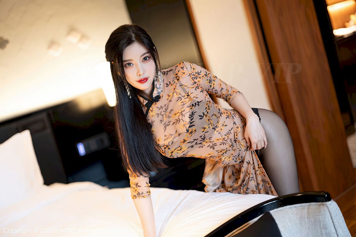 [语画界XIAOYU] Vol.927 女神杨晨晨Yome – 橙色带图案旗袍服饰杭州旅拍