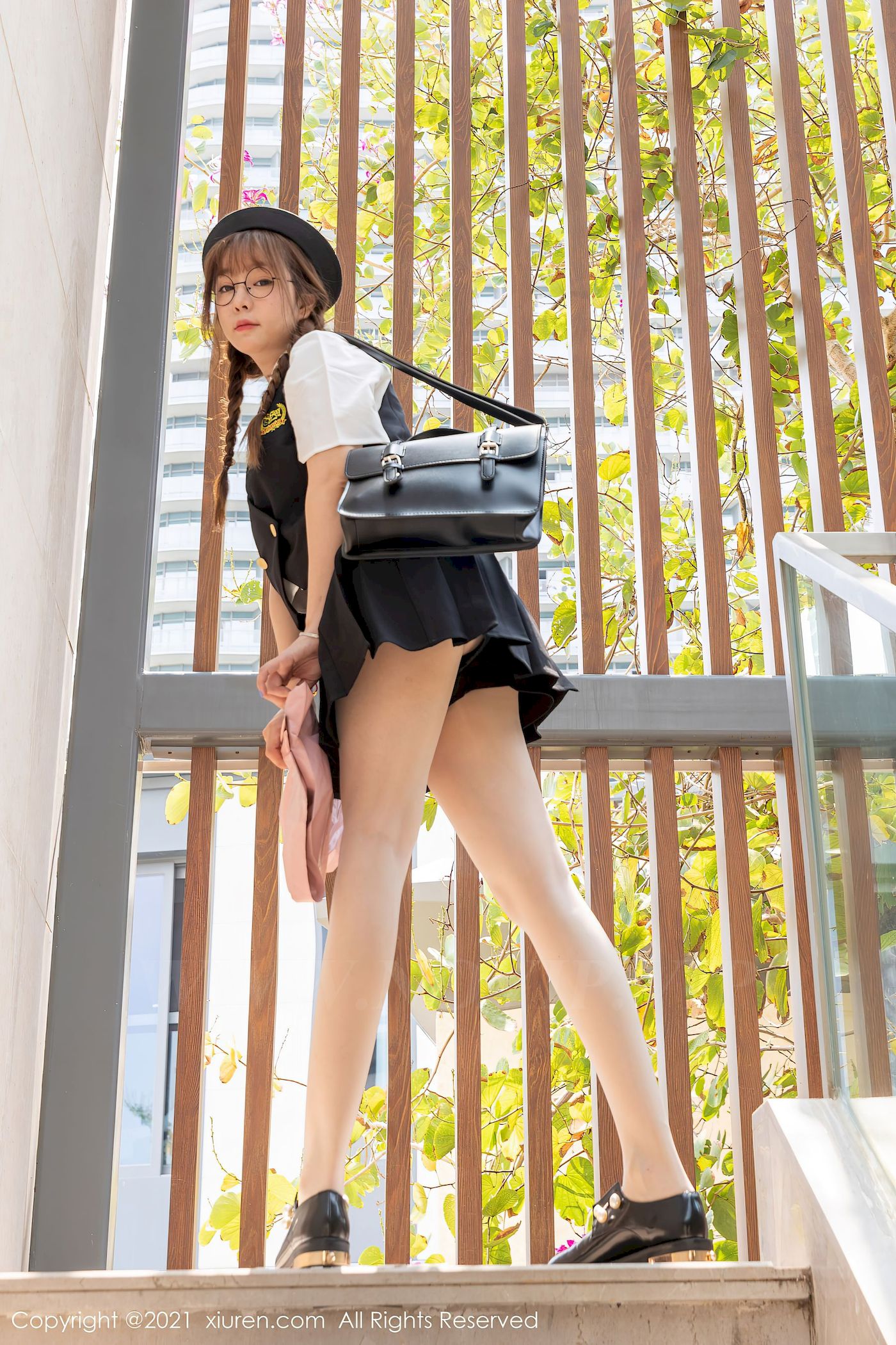 [秀人XIUREN] No.3366 女神王雨纯 – 双马尾+学生制服三亚旅拍