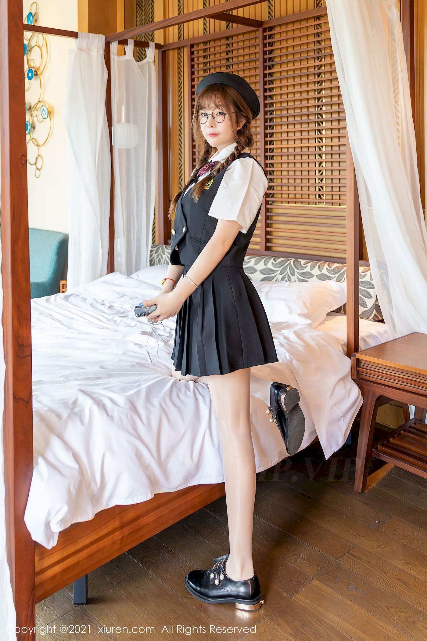 [秀人XIUREN] No.3366 女神王雨纯 – 双马尾+学生制服三亚旅拍
