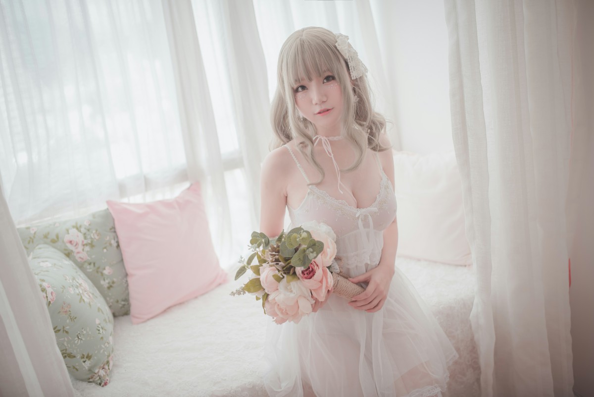 性感人气COSER Yoko宅夏Cos – 白色丝质连衣裙 – COSPLAY