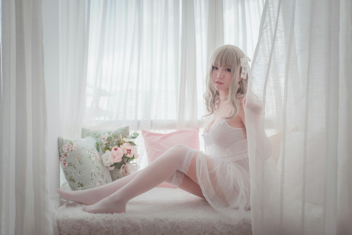 性感人气COSER Yoko宅夏Cos – 白色丝质连衣裙 – COSPLAY