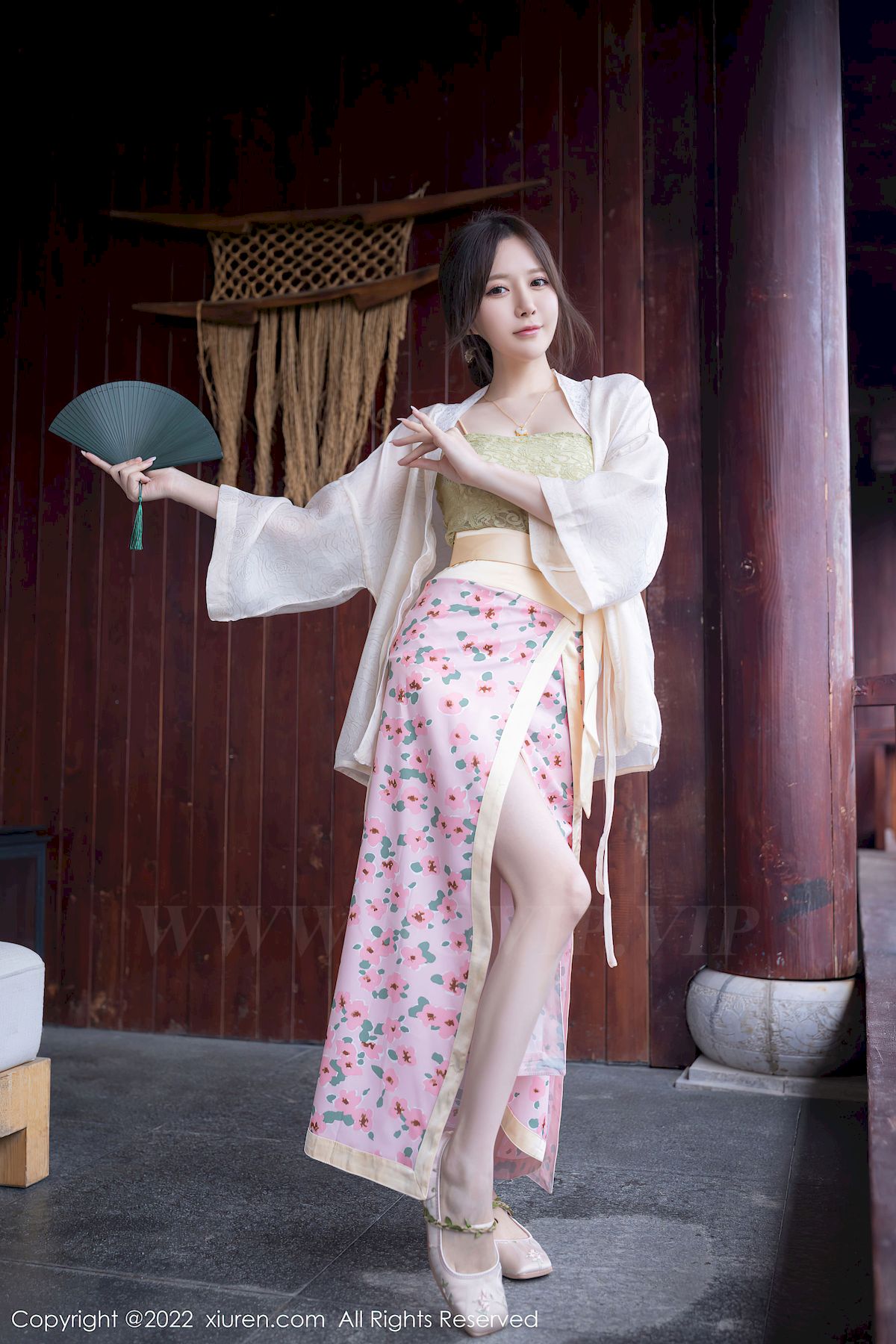 [秀人XiuRen] No.5130 模特鱼子酱Fish – 古装服饰+修长美腿云南旅拍
