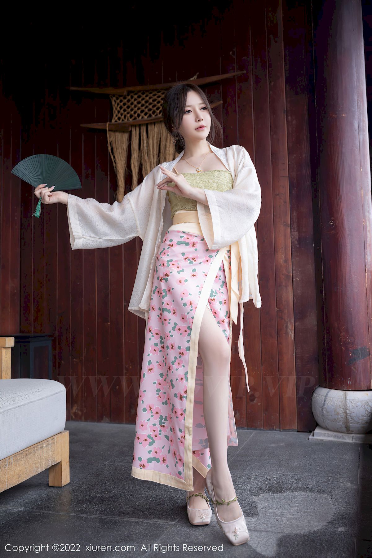 [秀人XiuRen] No.5130 模特鱼子酱Fish – 古装服饰+修长美腿云南旅拍