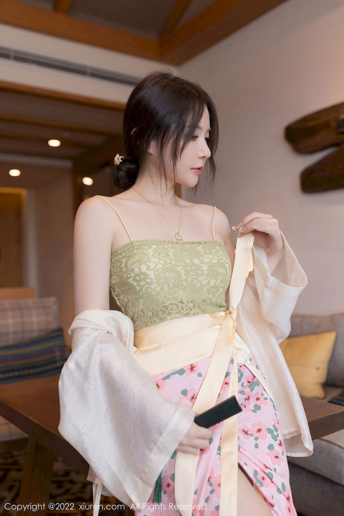 [秀人XiuRen] No.5130 模特鱼子酱Fish – 古装服饰+修长美腿云南旅拍