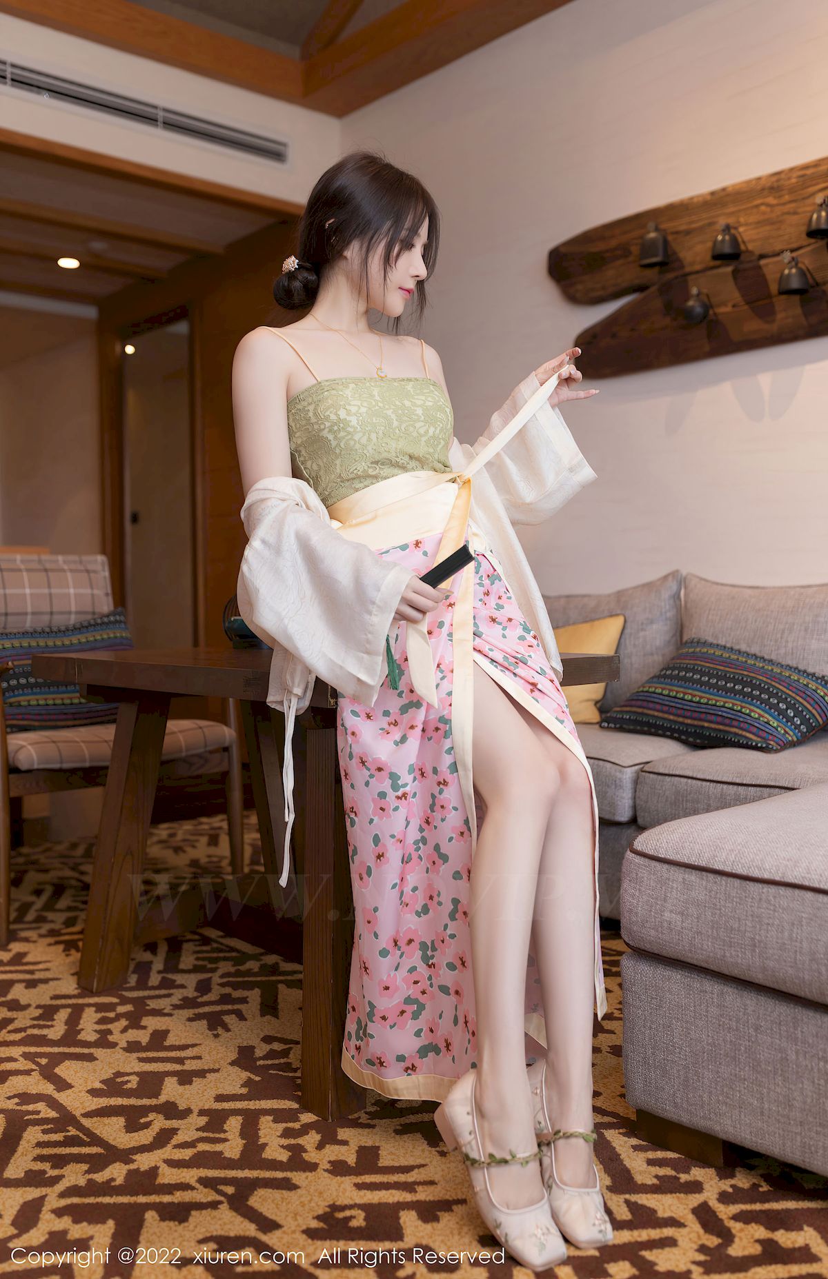 [秀人XiuRen] No.5130 模特鱼子酱Fish – 古装服饰+修长美腿云南旅拍