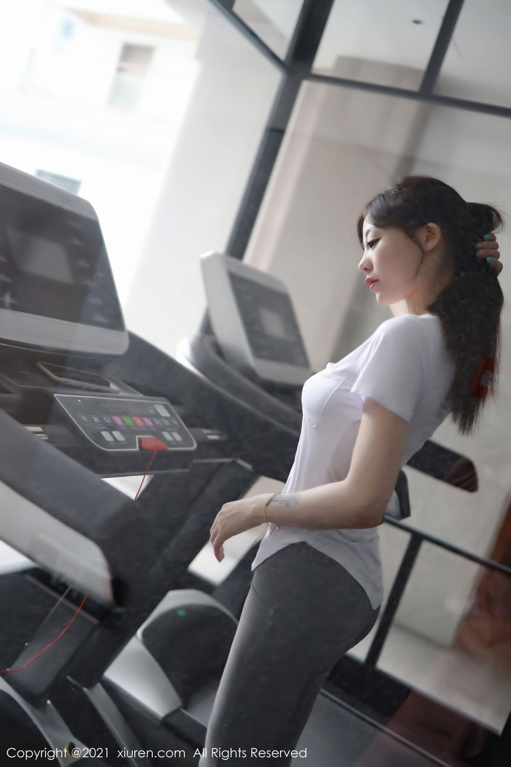 秀人网美女模特佘贝拉bella运动装与浴室系列西双版纳旅拍-御萝部落