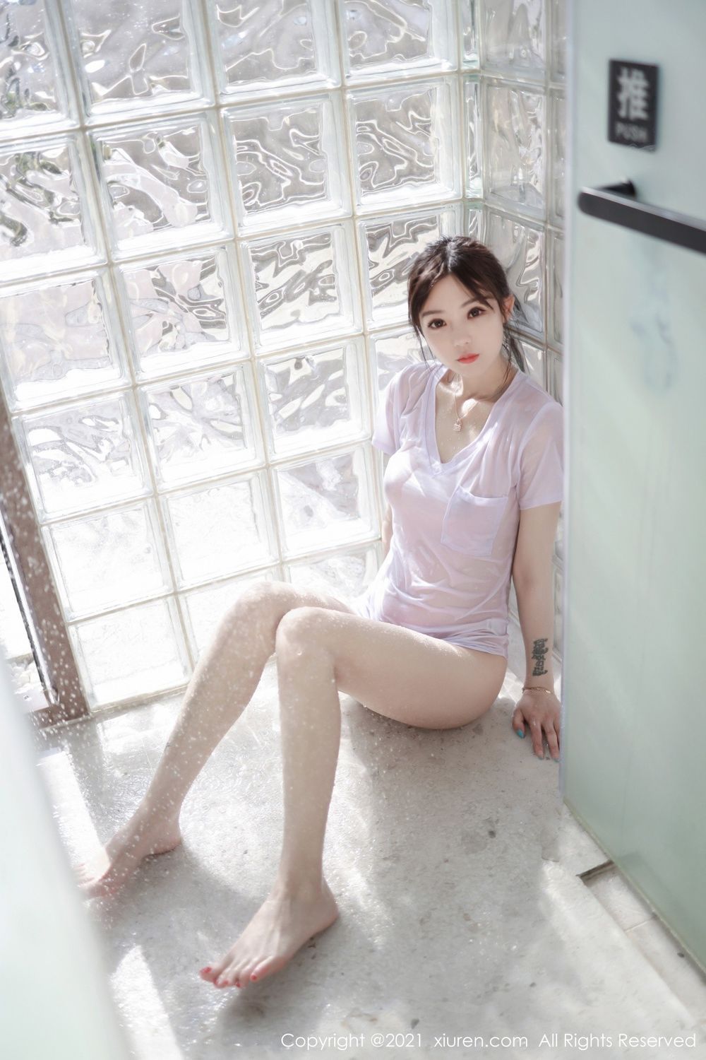 秀人网美女模特佘贝拉bella运动装与浴室系列西双版纳旅拍-御萝部落