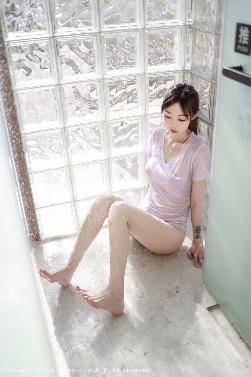 秀人网美女模特佘贝拉bella运动装与浴室系列西双版纳旅拍-御萝部落