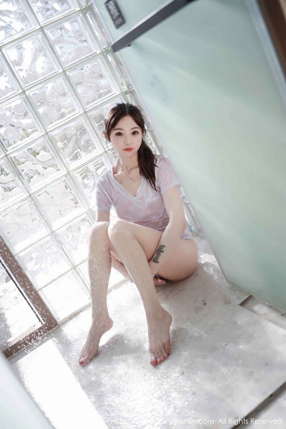 秀人网美女模特佘贝拉bella运动装与浴室系列西双版纳旅拍-御萝部落