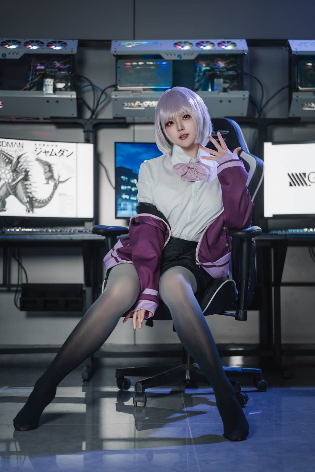 Natsuko夏夏子 – SSSS新条茜：机房紫黑紧身战斗服 美腿还原 82P
