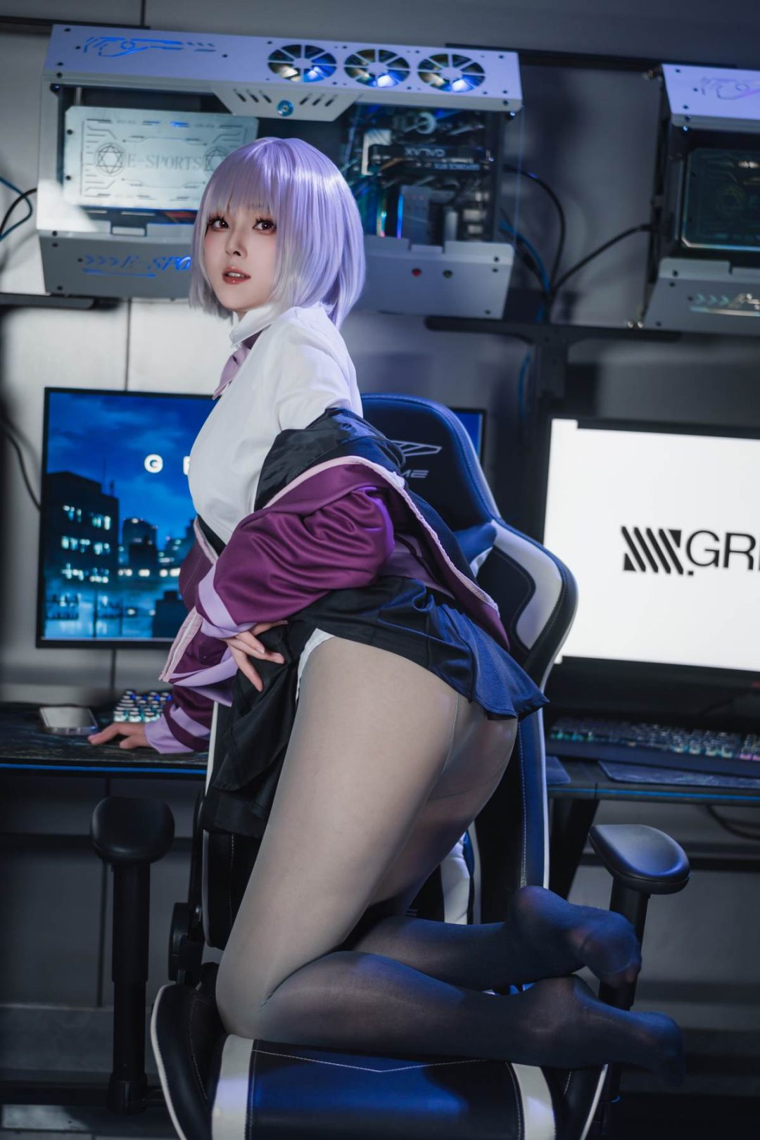 Natsuko夏夏子 – SSSS新条茜：机房紫黑紧身战斗服 美腿还原 82P