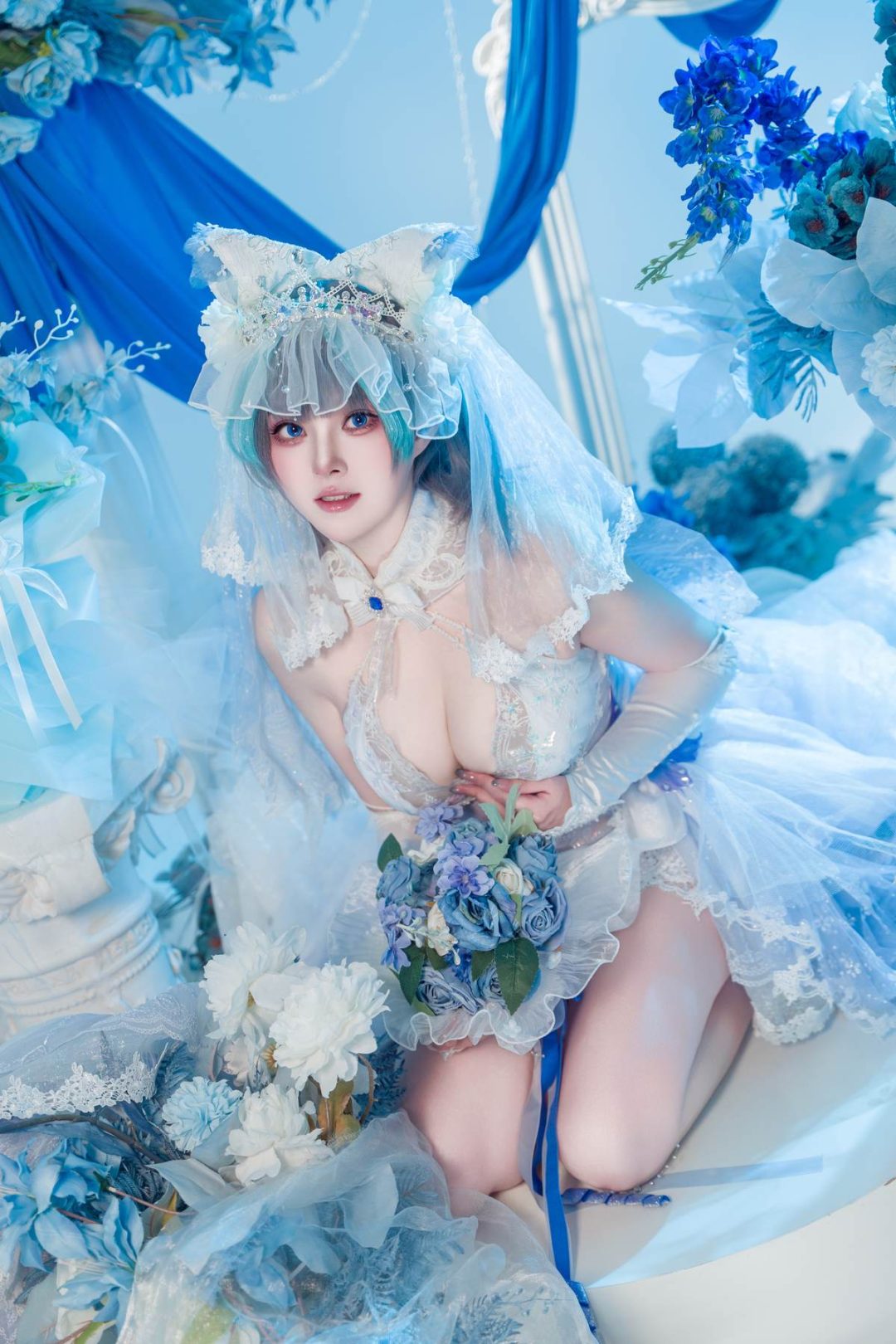 Natsuko夏夏子 – 碧蓝航线 柴郡婚纱：白色婚纱蕾丝内衣 巨乳美腿 70P