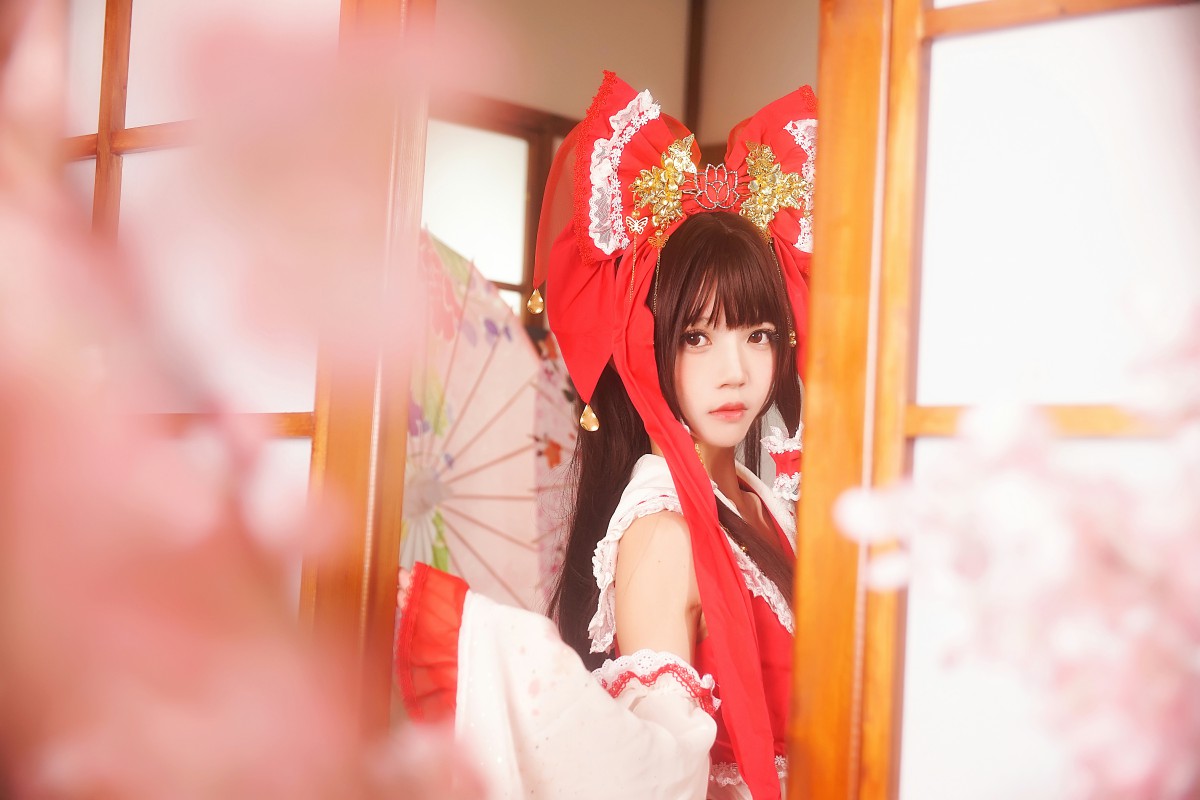 萝莉风COS 桜桃喵 – 灵梦 新年快乐 – COSPLAY