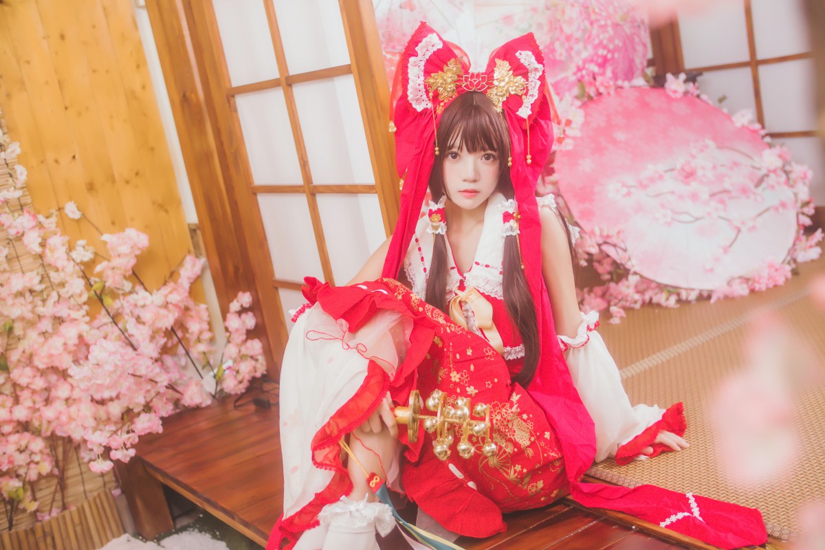 萝莉风COS 桜桃喵 – 灵梦 新年快乐 – COSPLAY