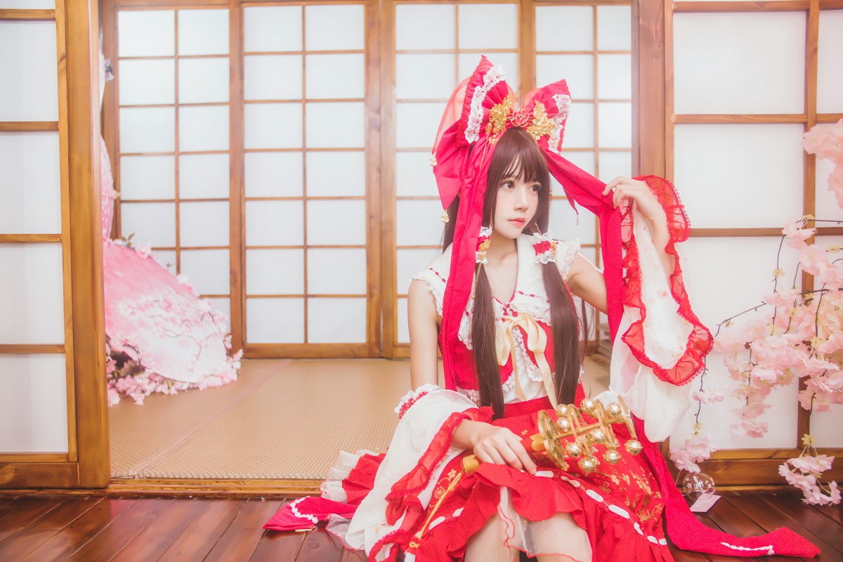 萝莉风COS 桜桃喵 – 灵梦 新年快乐 – COSPLAY