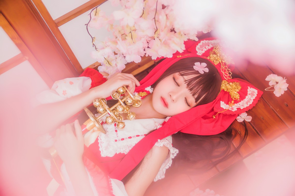 萝莉风COS 桜桃喵 – 灵梦 新年快乐 – COSPLAY