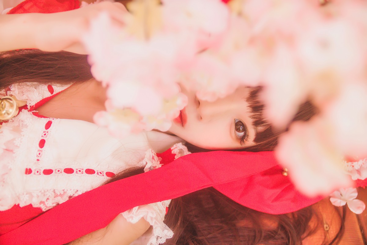 萝莉风COS 桜桃喵 – 灵梦 新年快乐 – COSPLAY