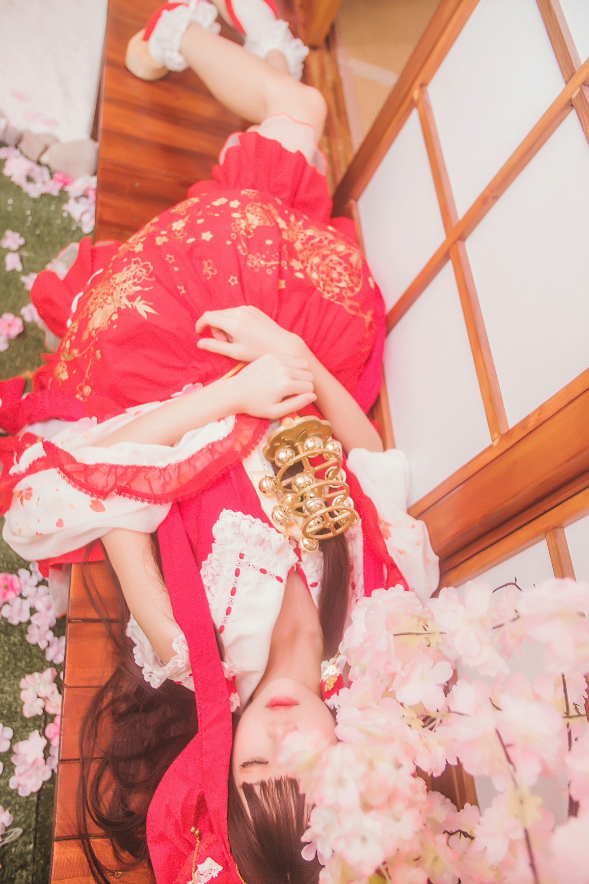 萝莉风COS 桜桃喵 – 灵梦 新年快乐 – COSPLAY