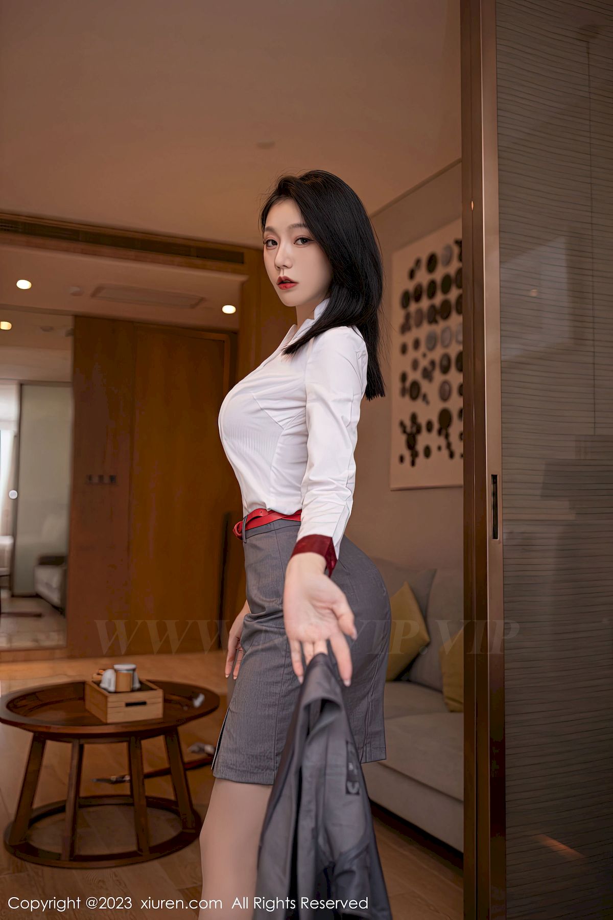 [秀人XiuRen] No.6148 模特安然anran – 空姐制服+诱人灰丝性感写真
