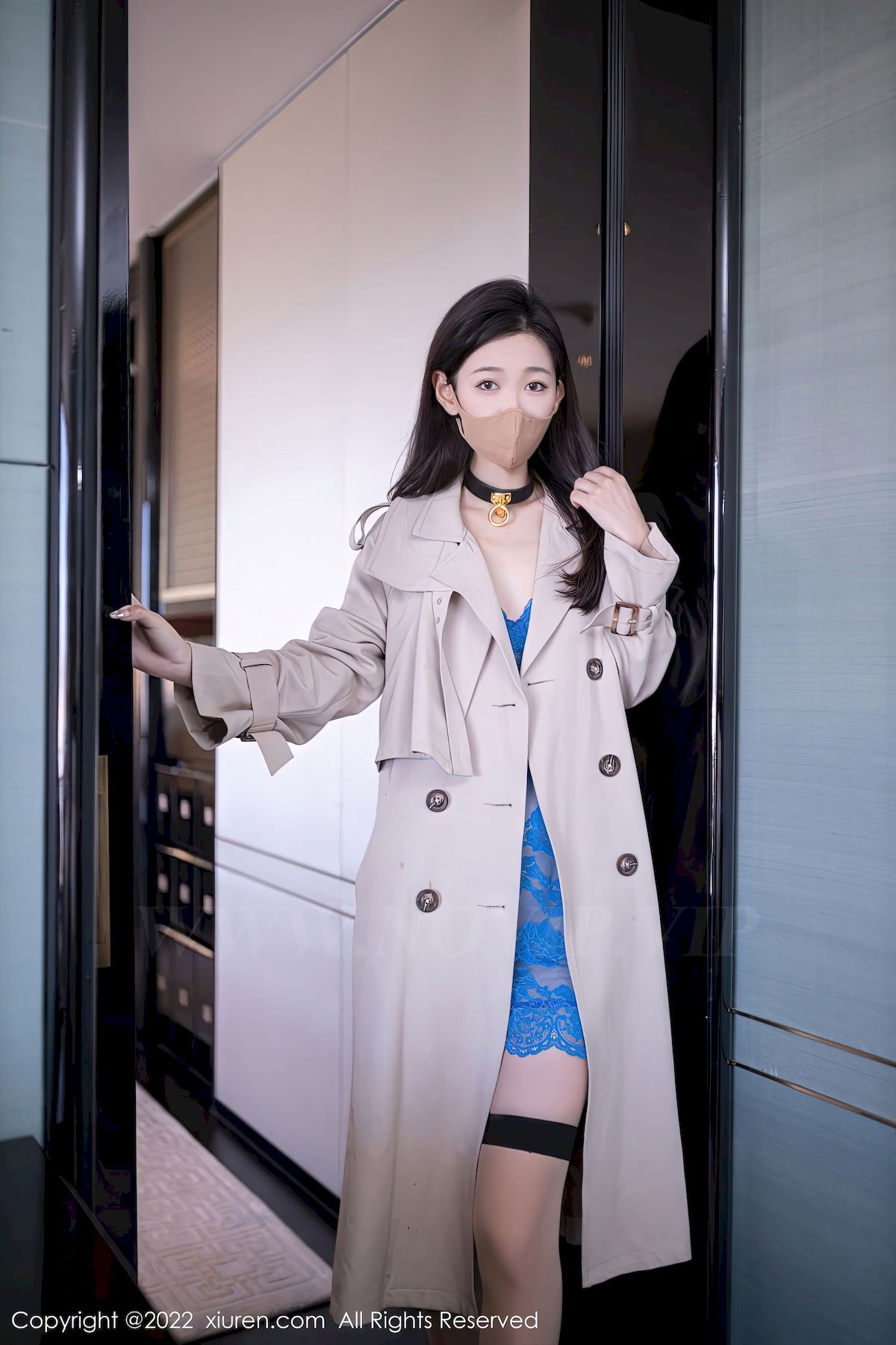 [秀人XiuRen] No.5817 模特唐安琪 – 蓝色服饰+原色丝袜北京旅拍
