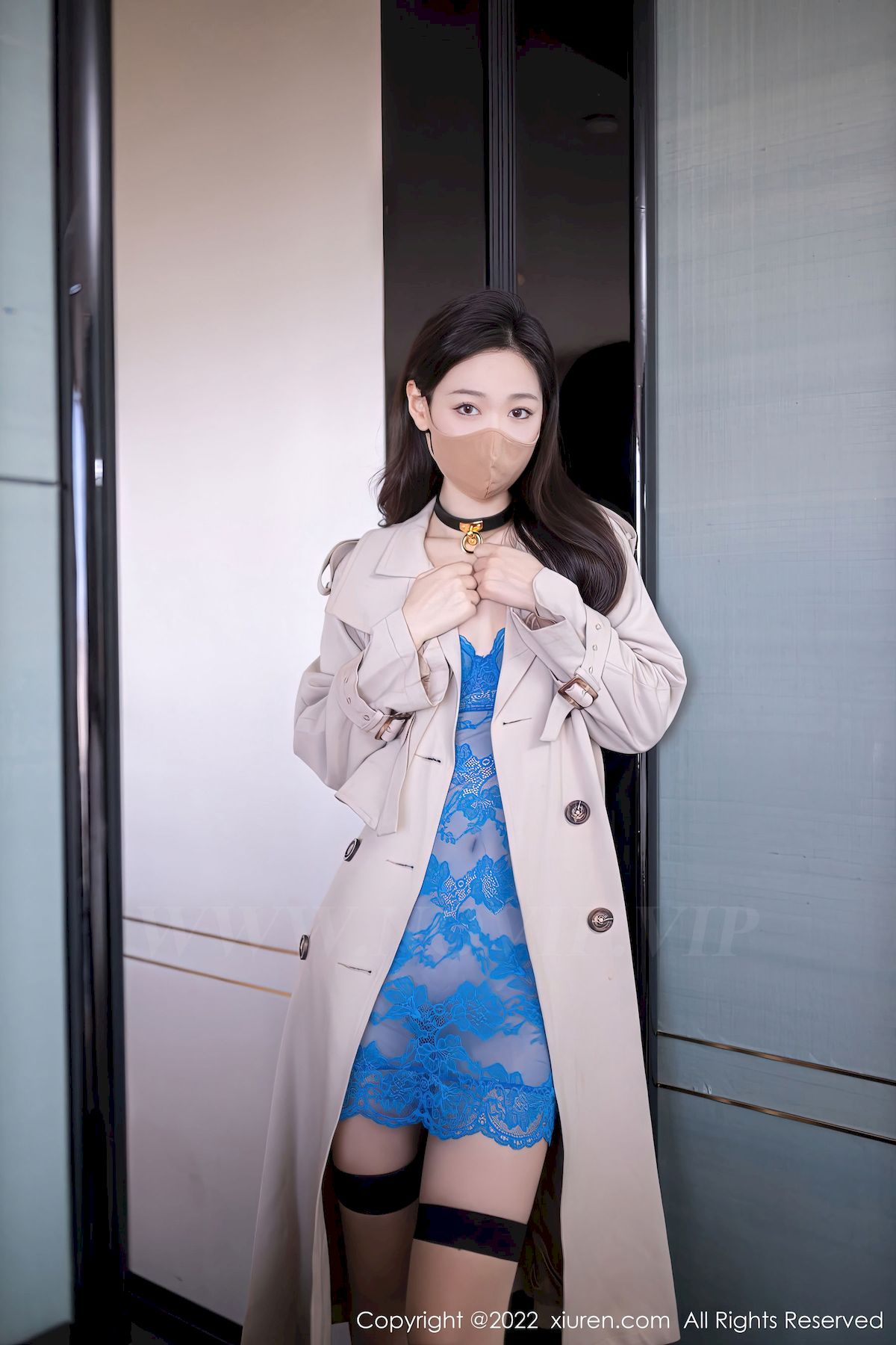 [秀人XiuRen] No.5817 模特唐安琪 – 蓝色服饰+原色丝袜北京旅拍