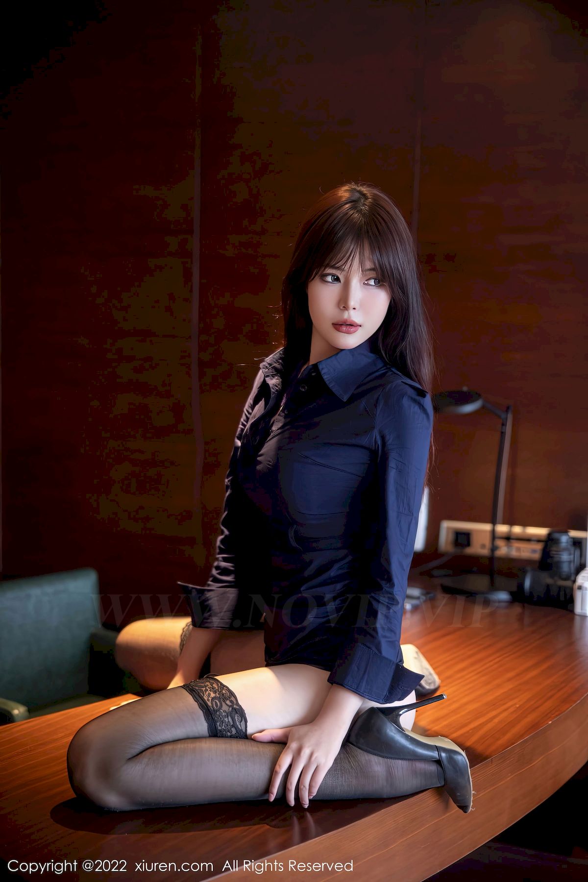 [秀人XiuRen] No.5813 模特Arude薇薇 – 连衣短裙+情趣服饰性感写真