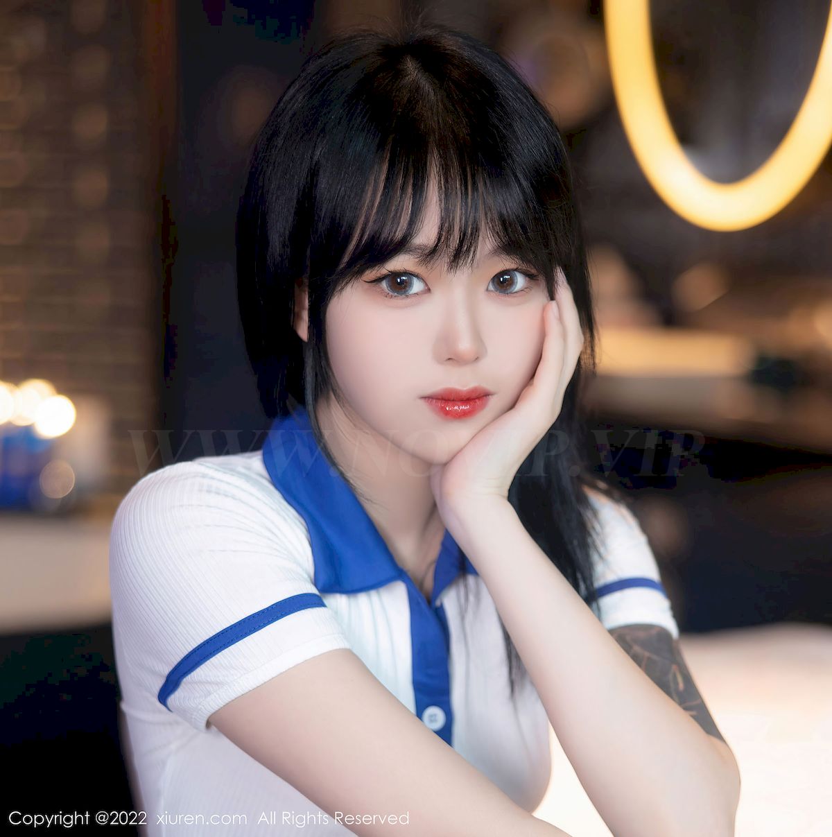 [秀人Xiuren] No.5291 模特奶瓶子 – 水手服饰+白色长袜性感写真