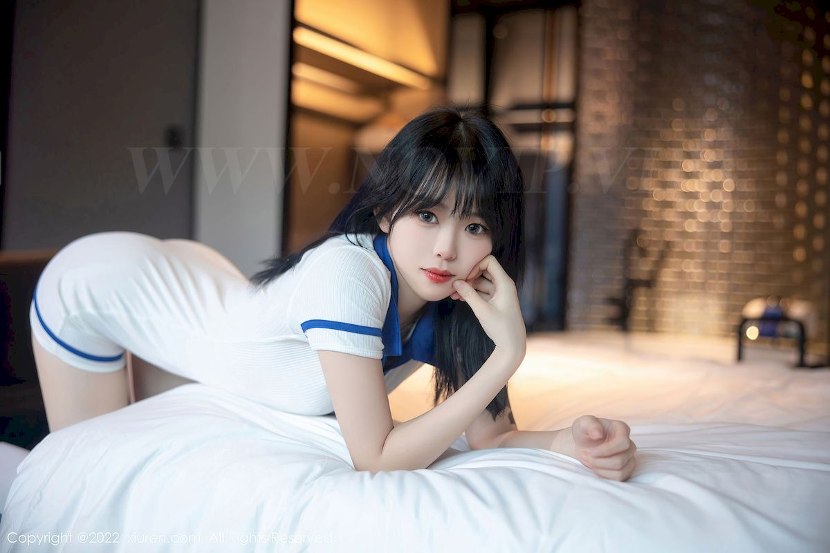 [秀人Xiuren] No.5291 模特奶瓶子 – 水手服饰+白色长袜性感写真