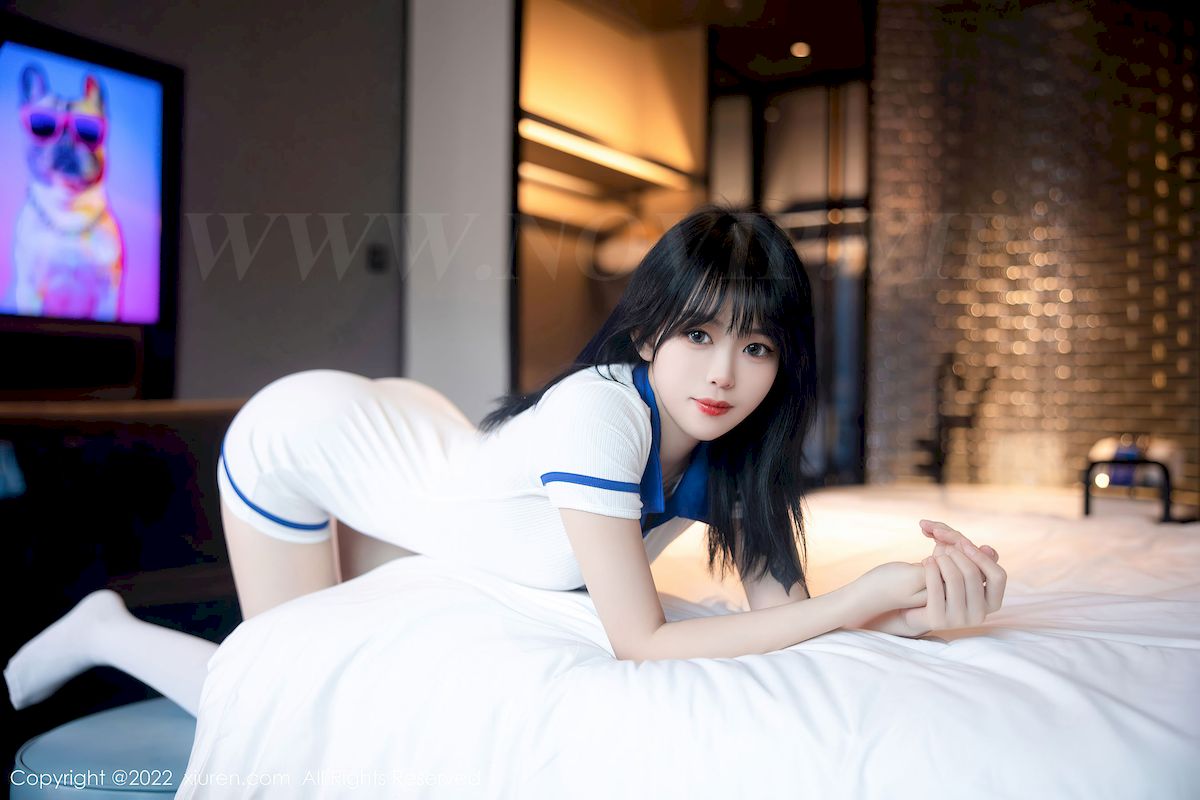 [秀人Xiuren] No.5291 模特奶瓶子 – 水手服饰+白色长袜性感写真