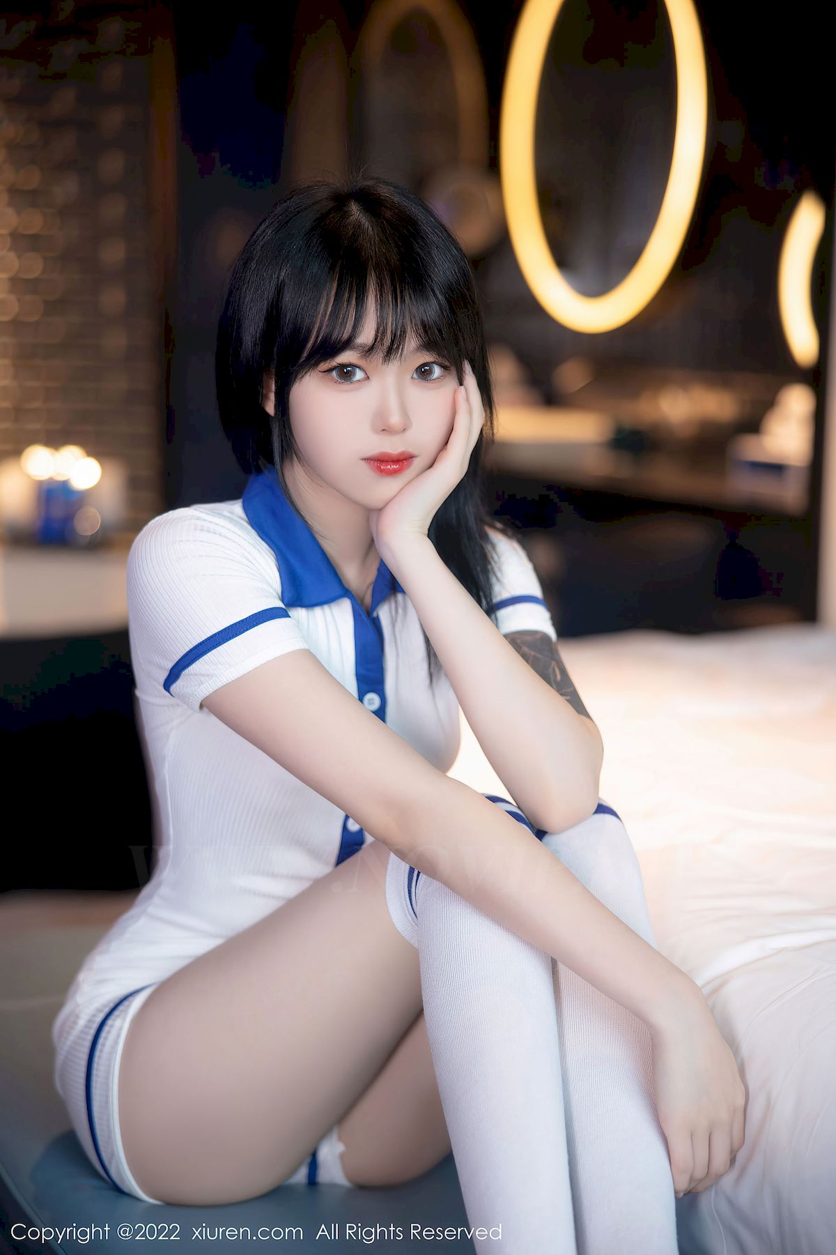 [秀人Xiuren] No.5291 模特奶瓶子 – 水手服饰+白色长袜性感写真