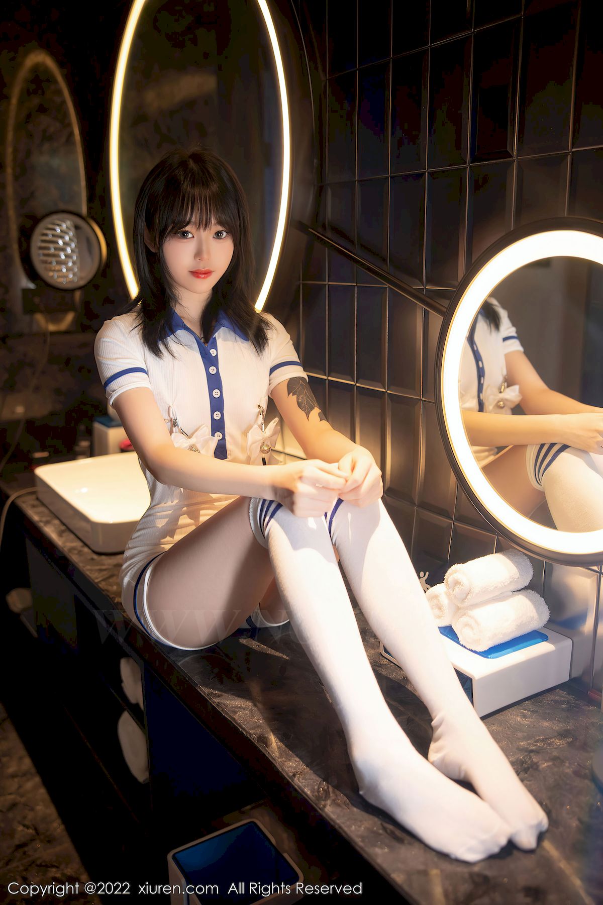 [秀人Xiuren] No.5291 模特奶瓶子 – 水手服饰+白色长袜性感写真