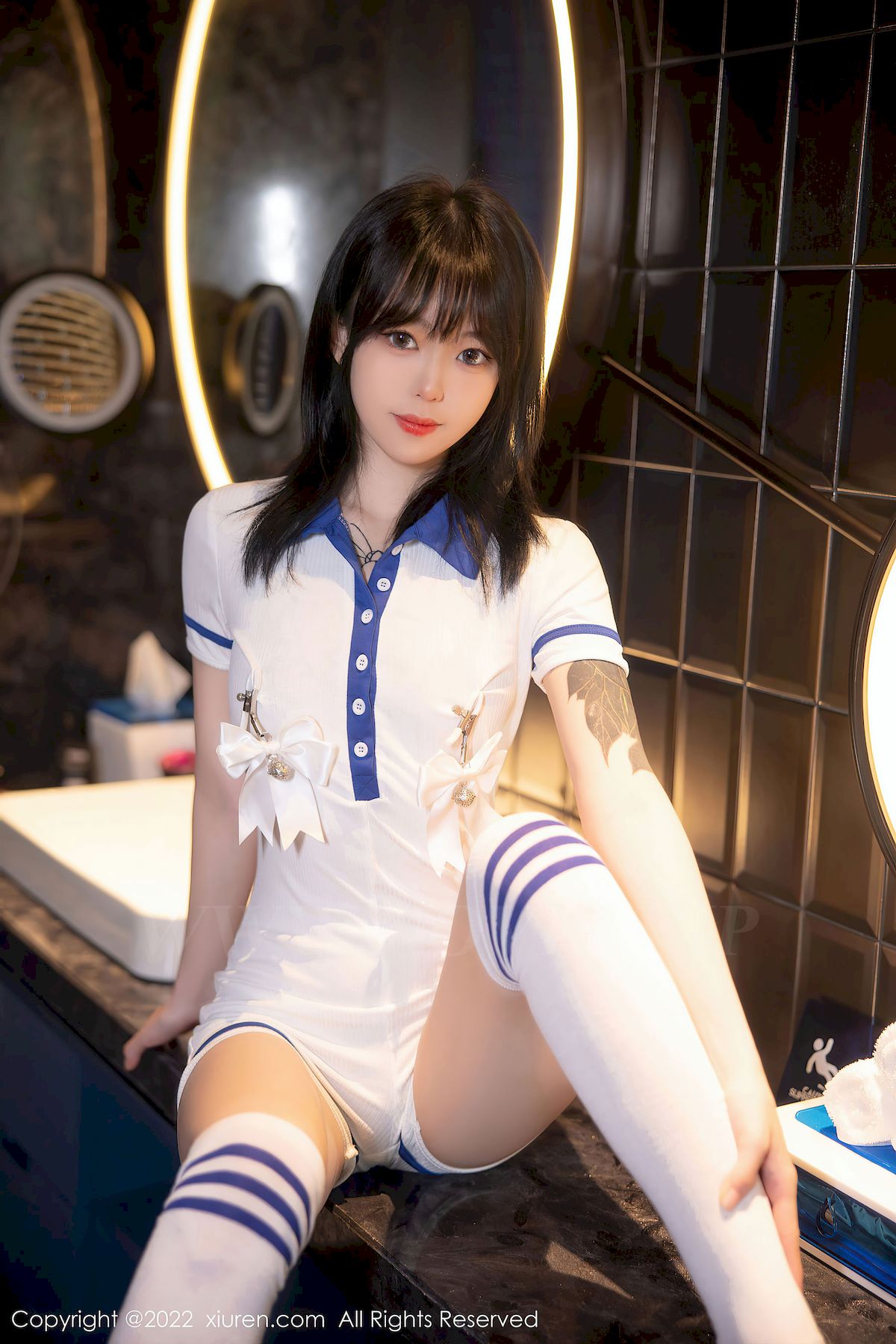 [秀人Xiuren] No.5291 模特奶瓶子 – 水手服饰+白色长袜性感写真