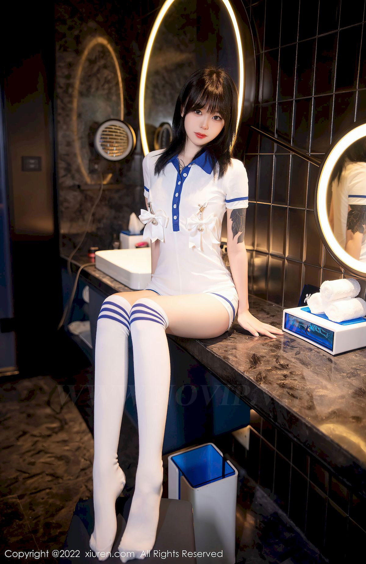 [秀人Xiuren] No.5291 模特奶瓶子 – 水手服饰+白色长袜性感写真