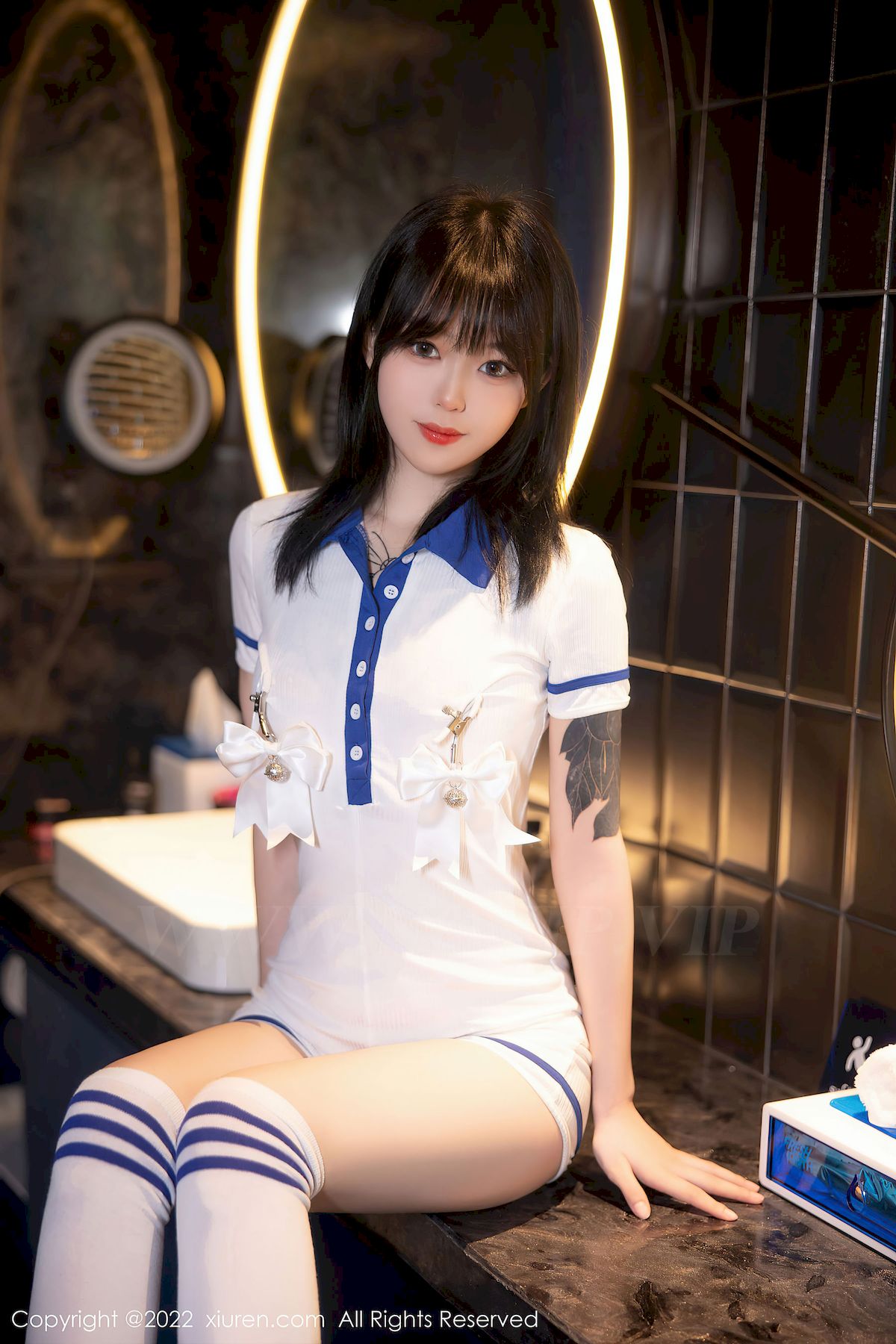 [秀人Xiuren] No.5291 模特奶瓶子 – 水手服饰+白色长袜性感写真