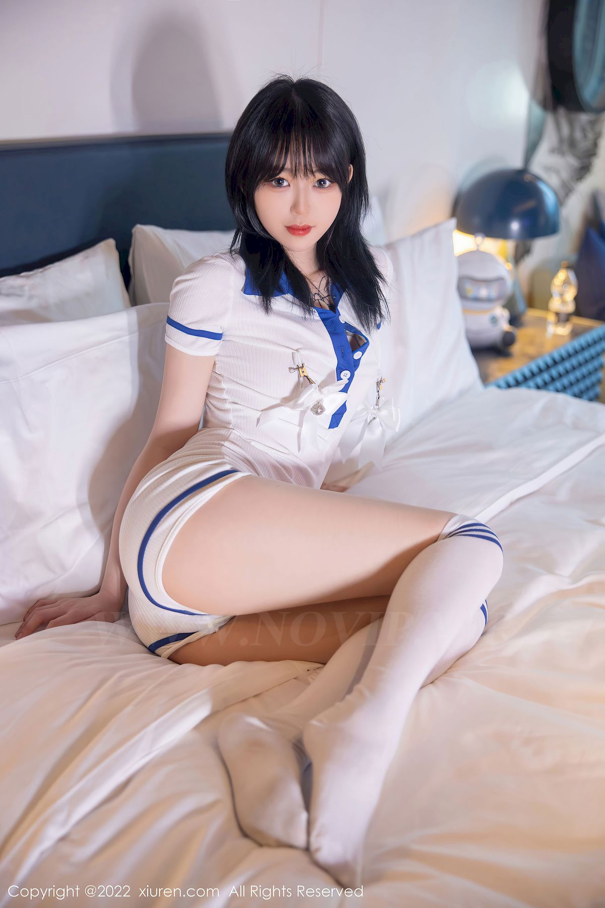 [秀人Xiuren] No.5291 模特奶瓶子 – 水手服饰+白色长袜性感写真