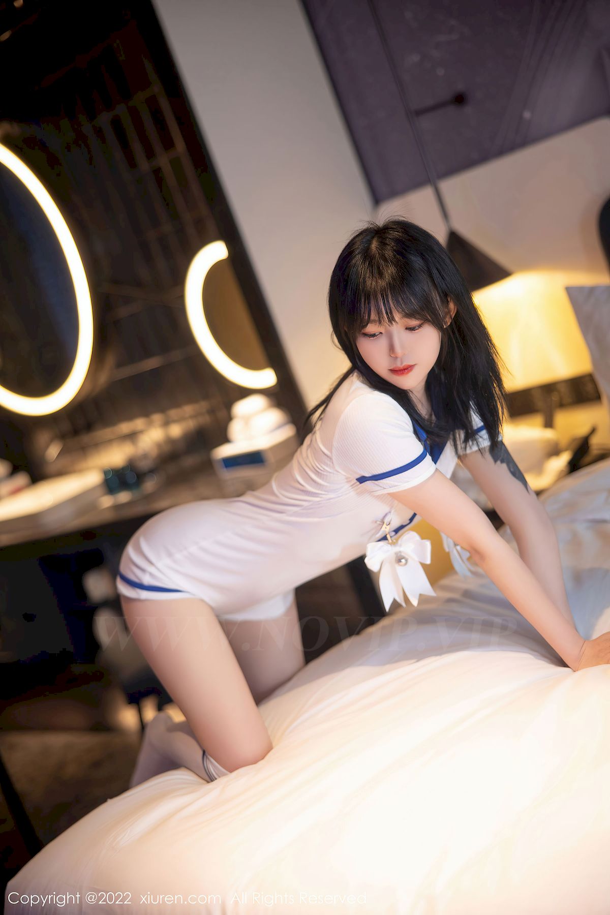 [秀人Xiuren] No.5291 模特奶瓶子 – 水手服饰+白色长袜性感写真