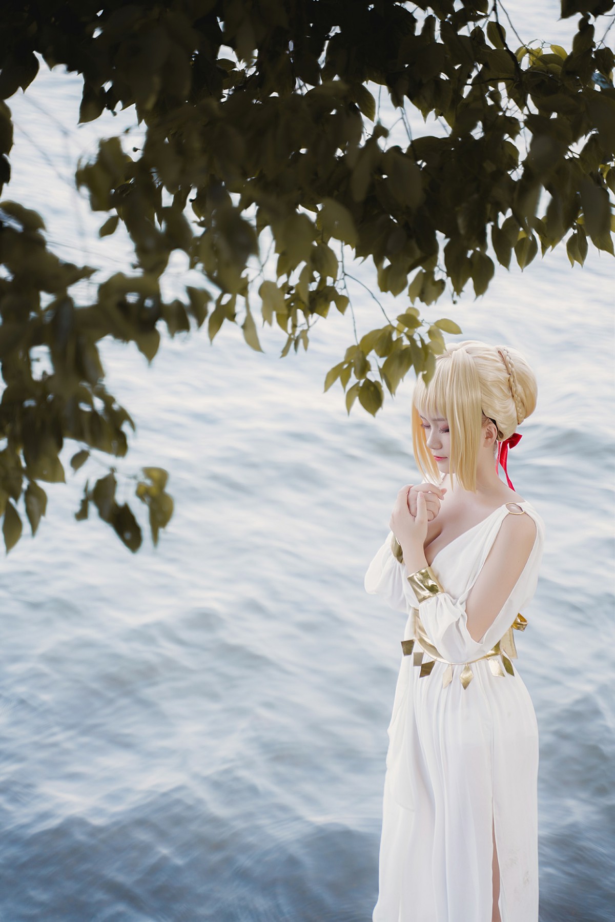 甜美女神 白裙飘逸难以抵挡的诱惑 – COSPLAY