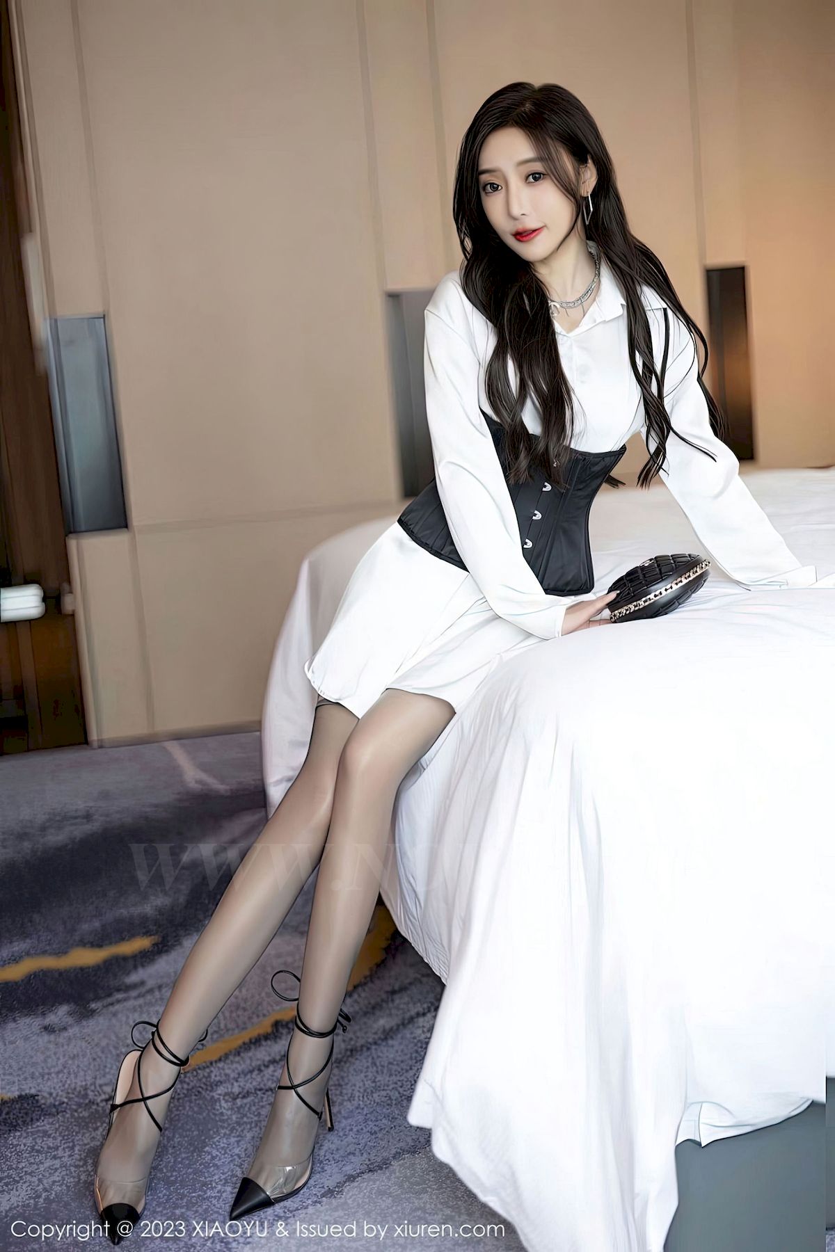 [XIAOYU语画界] VOL.990 女神王馨瑶yanni – 灰丝+白色服饰性感写真