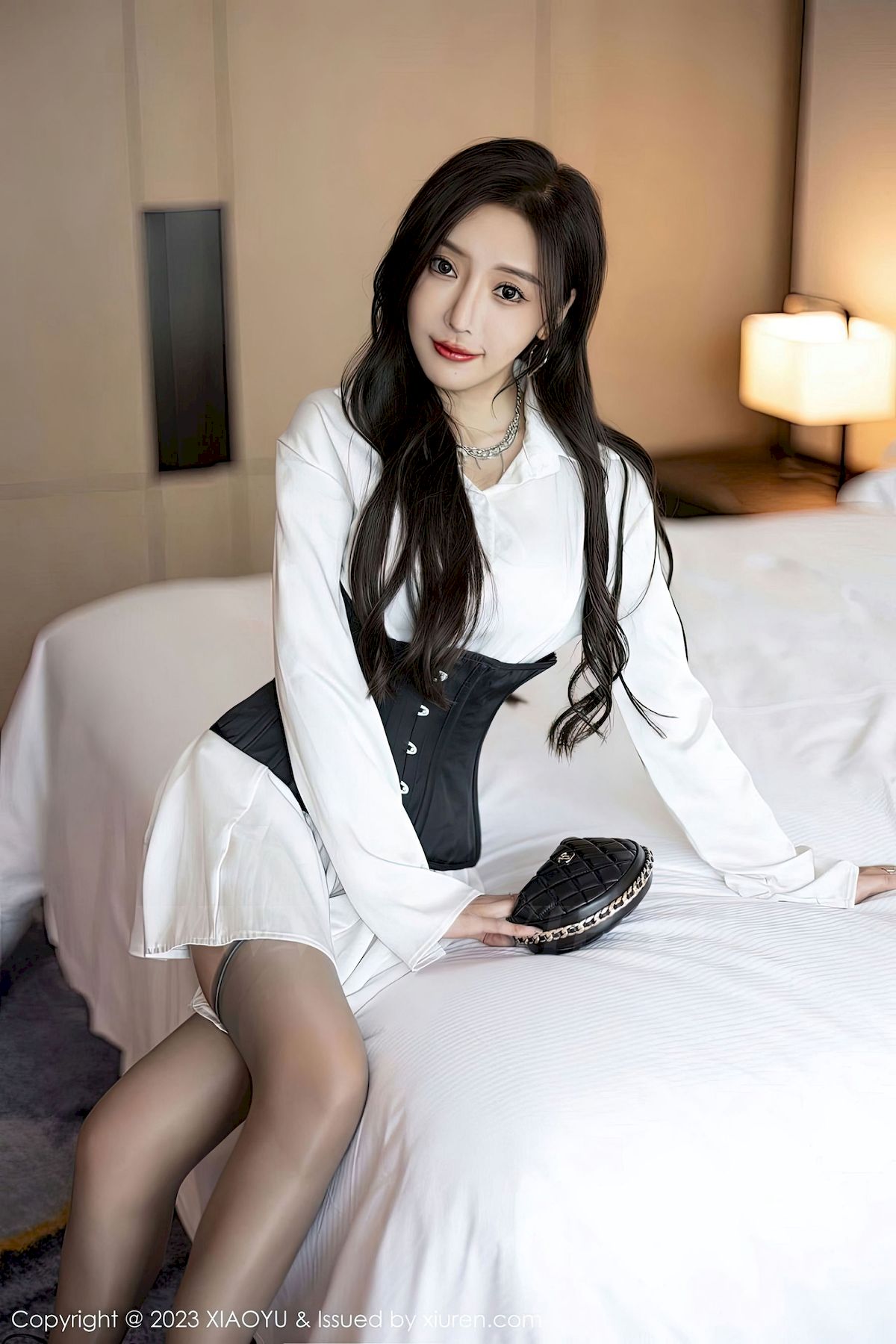 [XIAOYU语画界] VOL.990 女神王馨瑶yanni – 灰丝+白色服饰性感写真