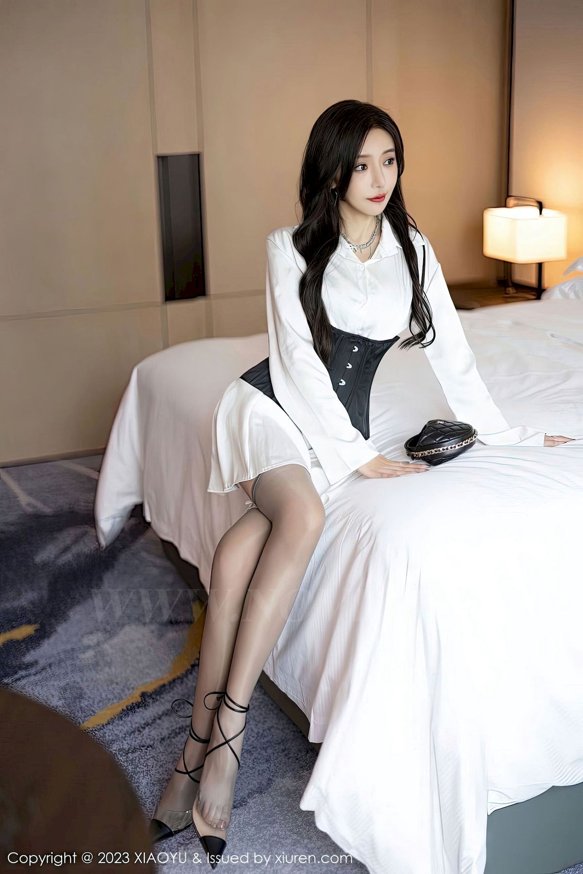 [XIAOYU语画界] VOL.990 女神王馨瑶yanni – 灰丝+白色服饰性感写真