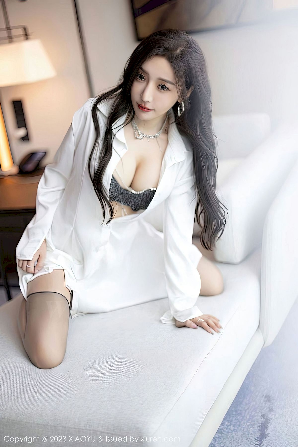 [XIAOYU语画界] VOL.990 女神王馨瑶yanni – 灰丝+白色服饰性感写真