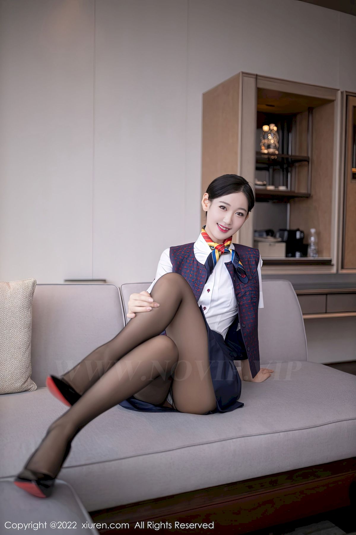 [秀人XiuRen] No.5922 模特唐安琪 – 空姐制服+应酬主题北京旅拍