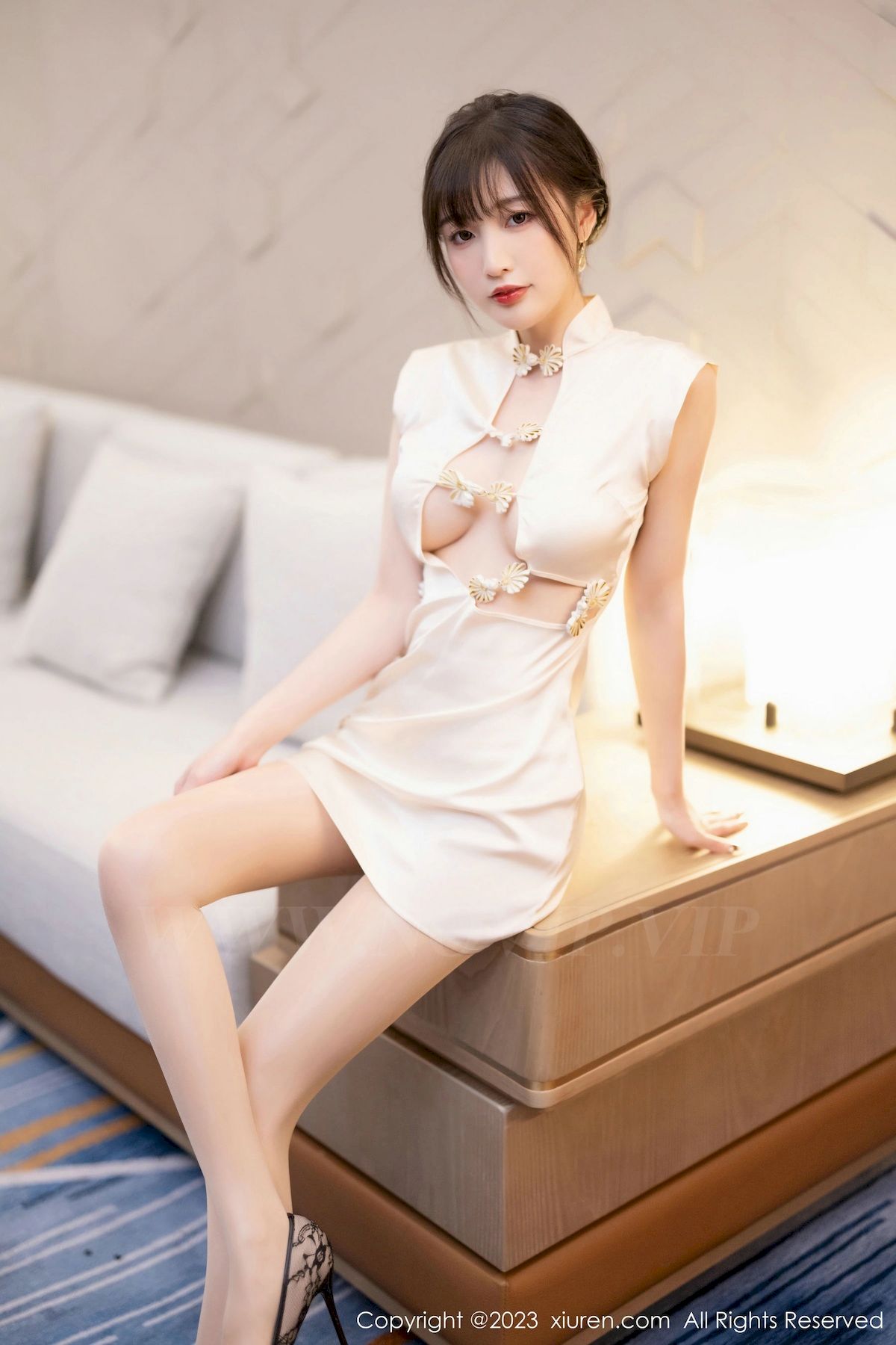 [XiuRen秀人网] No.6600 模特林星阑 – 短款旗袍+原色丝袜性感写真