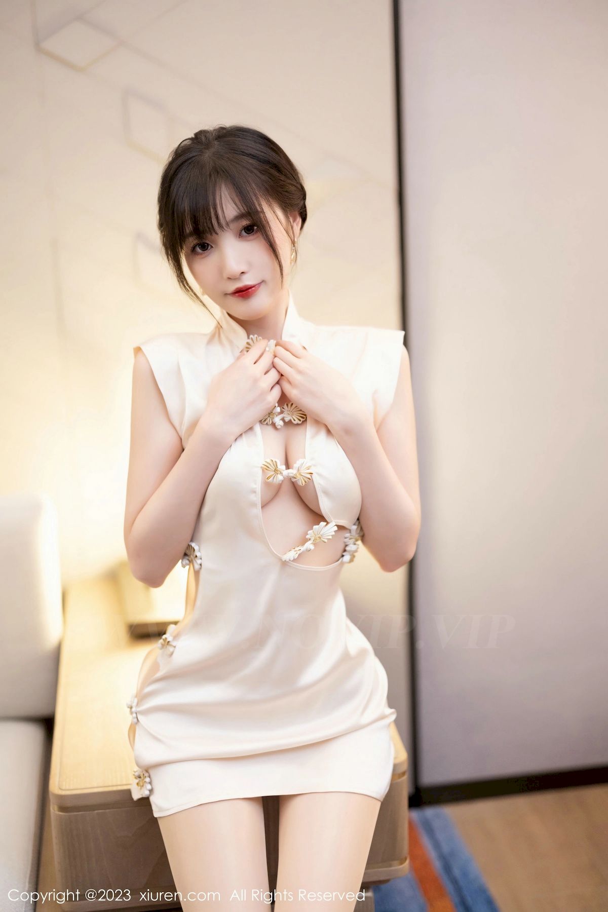 [XiuRen秀人网] No.6600 模特林星阑 – 短款旗袍+原色丝袜性感写真