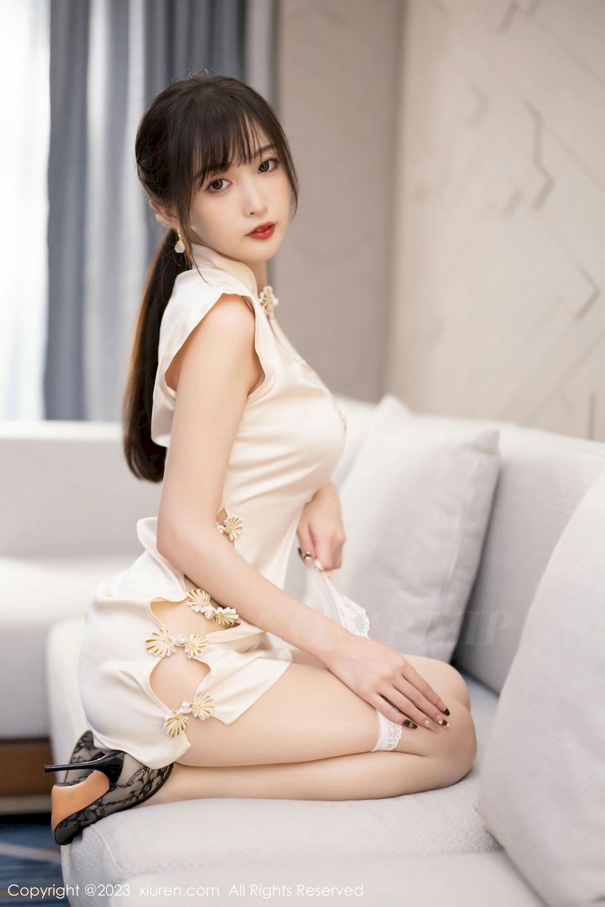 [XiuRen秀人网] No.6600 模特林星阑 – 短款旗袍+原色丝袜性感写真