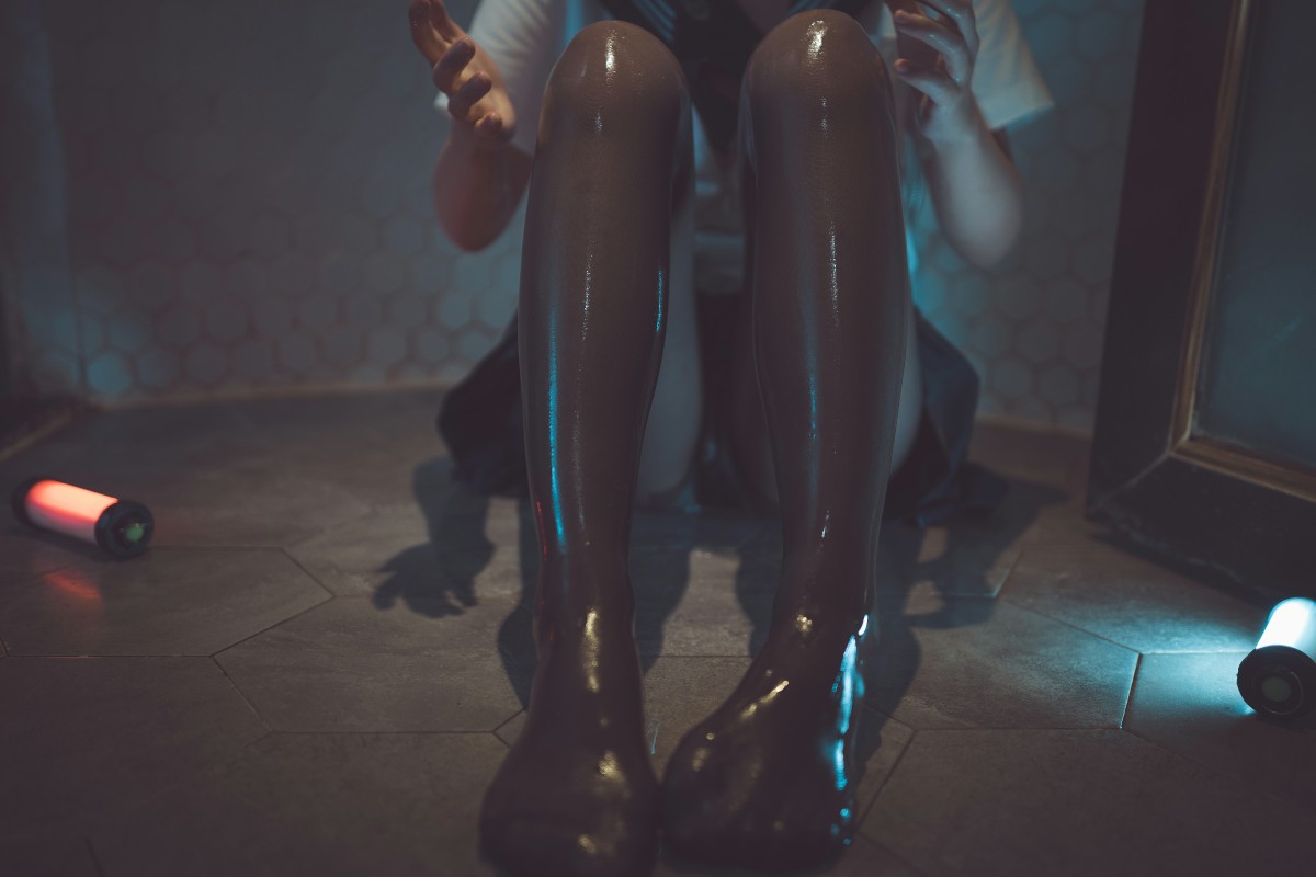 [Cosplay]面饼仙儿 – 脑内少女 浴缸黑丝 – COSPLAY