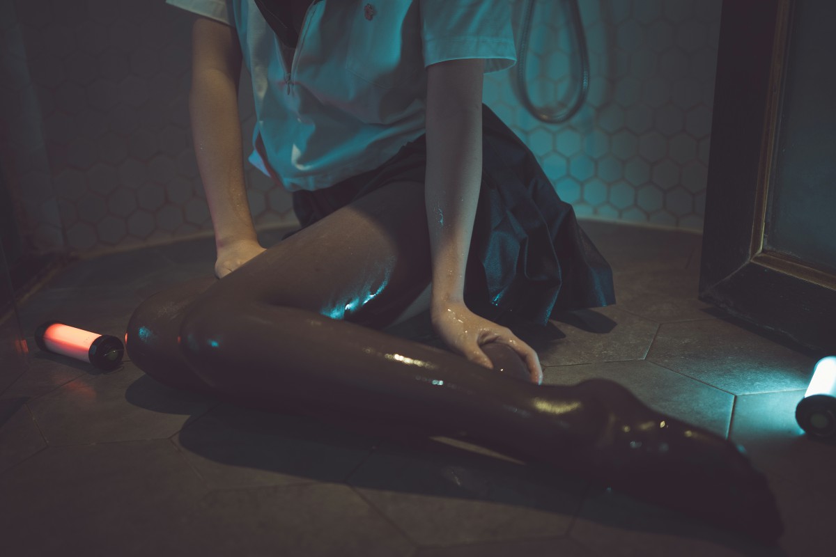 [Cosplay]面饼仙儿 – 脑内少女 浴缸黑丝 – COSPLAY