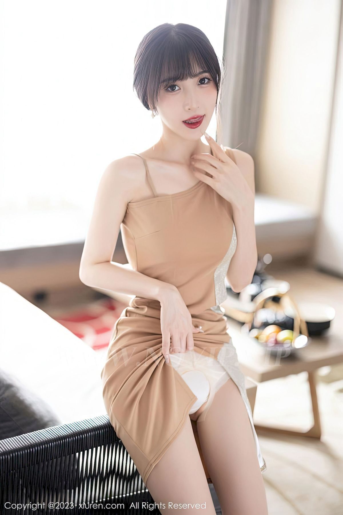 [XiuRen秀人网] No.6236 模特林星阑 – 连衣短裙+原色丝袜性感写真