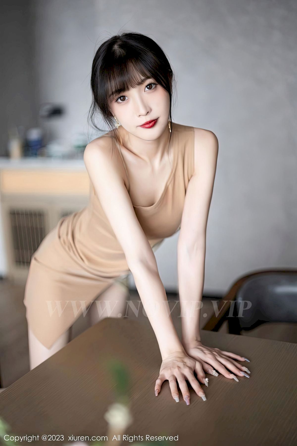 [XiuRen秀人网] No.6236 模特林星阑 – 连衣短裙+原色丝袜性感写真