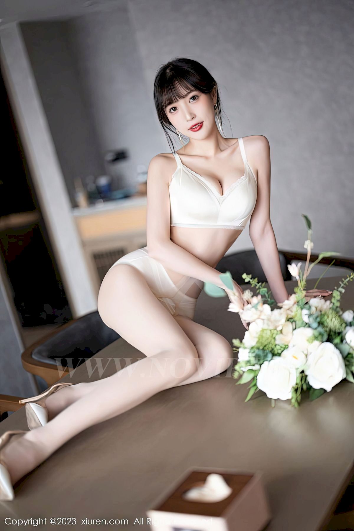 [XiuRen秀人网] No.6236 模特林星阑 – 连衣短裙+原色丝袜性感写真